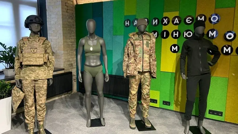 Ва ўкраінскім войску тэстуюць першыя партыі жаночай ваеннай формы