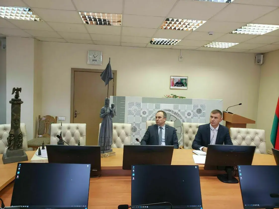 У Мінкульце паказалі эскізныя праекты памятнага знака на Кастрычніцкай плошчы