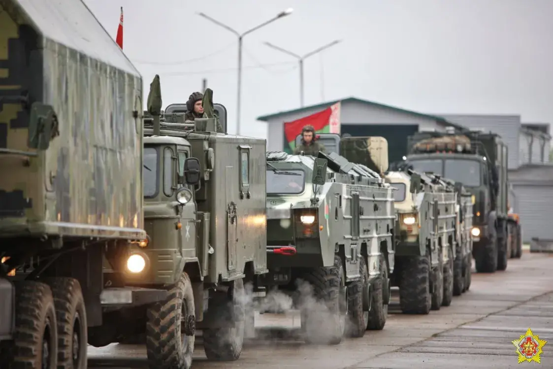 У Беларусі падраздзяленні ракетных войскаў здзяйсняюць марш на больш за 300 км