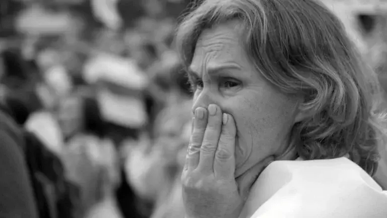 Рэцэнзія на фільм “Калі кветкі не маўчаць”. Скрозь страх да смеласці