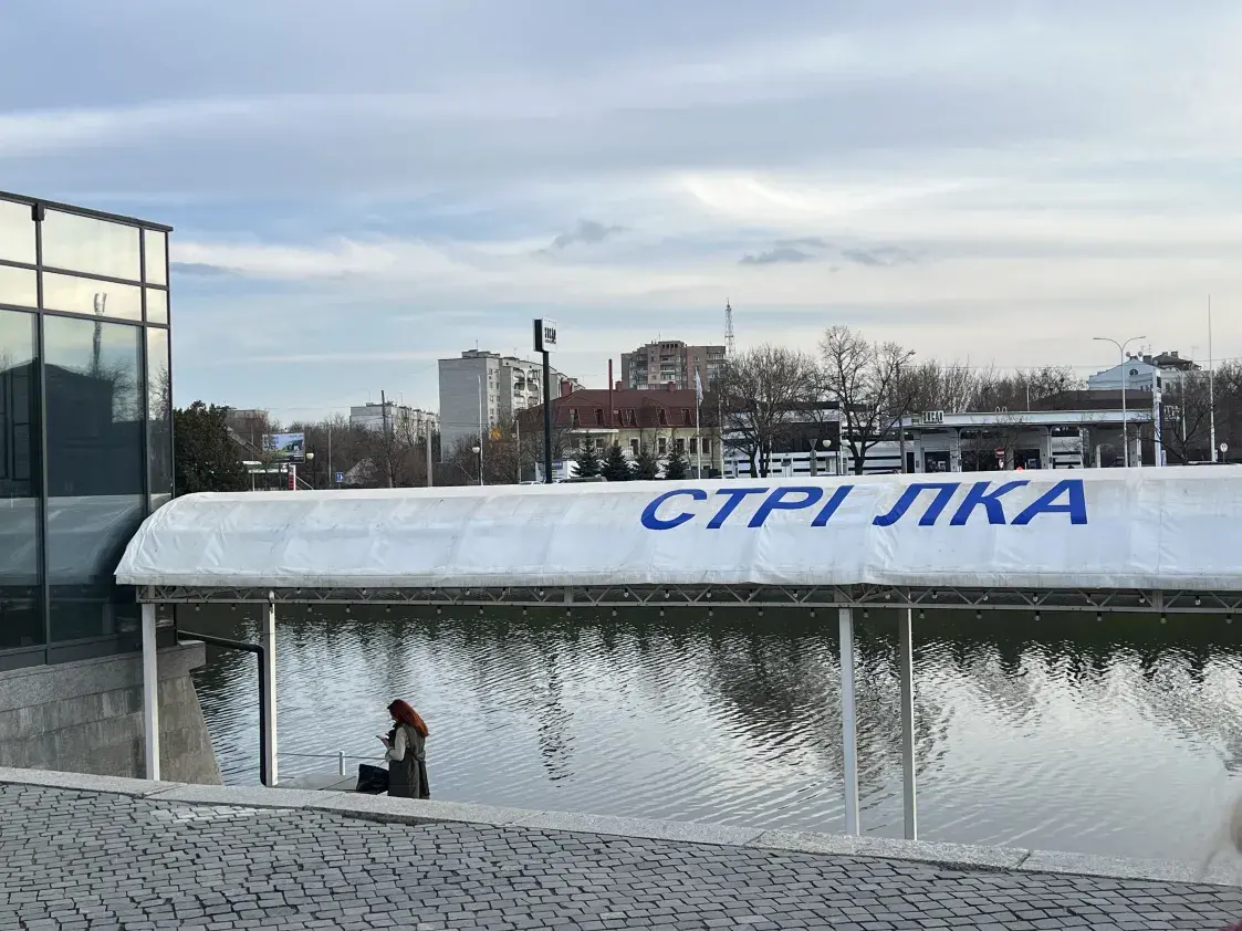 “Мы не збіраемся пакідаць горад”. Як Харкаў перастае быць рускамоўным
