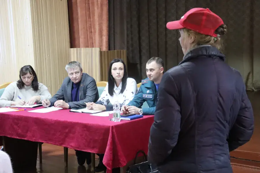 У Чавускім раёне высвятлялі, чаму "людзі не імкнуцца да нармальнага жыцця"