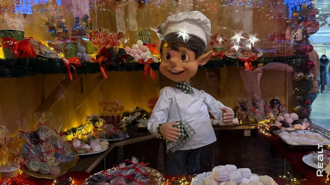 Гигантские инсталляции. Посмотрите, как ТЦ Минска украшаются к Новому году