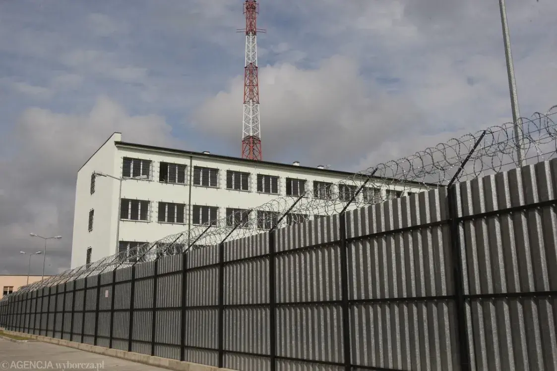 Белорус пытается выбраться из лагеря для беженцев в Польше. Пока безуспешно