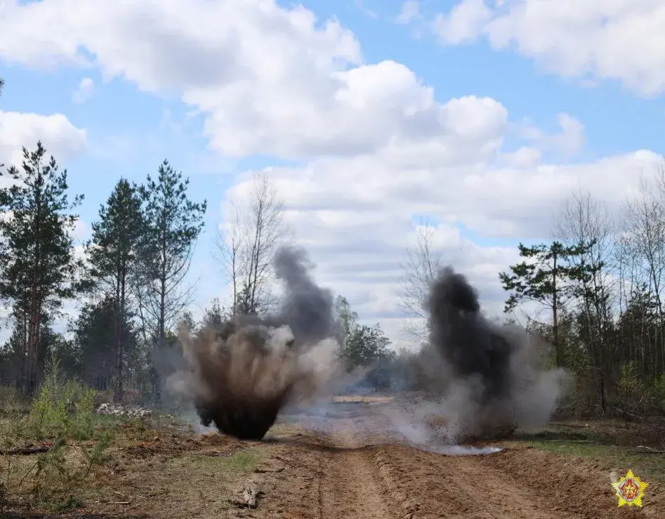 Беларускія вайскоўцы адпрацоўваюць задачы па размініраванні мясцовасці