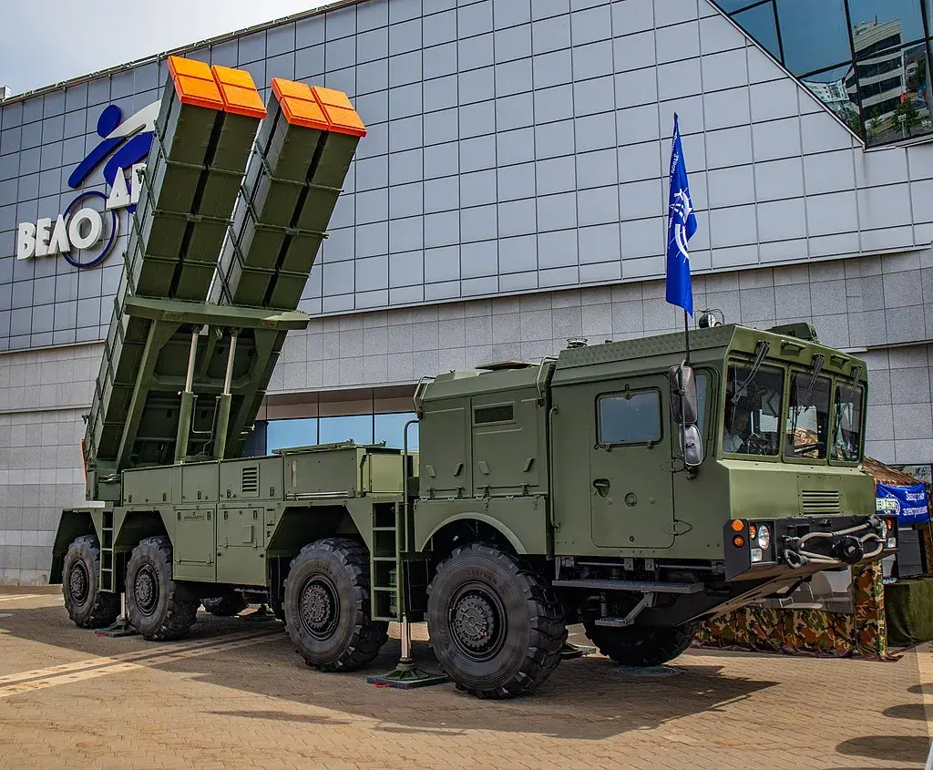 Составы с танками: какую военную технику Беларусь может передать России