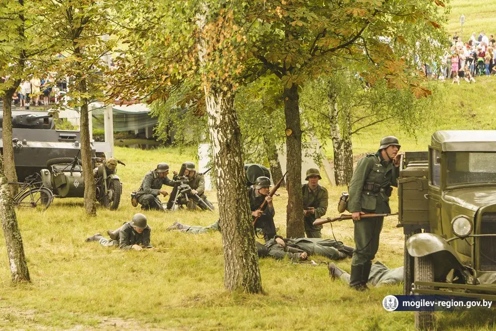 Падчас рэканструкцыі бою 1941-га глядач напаў на "немца" і адбіраў аўтамат