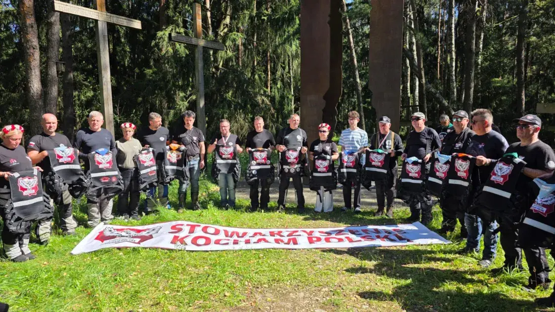 Польскія байкеры, якім забаранілі ўезд у Расію, наведалі Курапаты