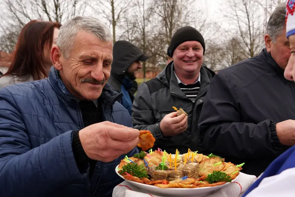 В Беларуси установили памятник картошке. Еще один