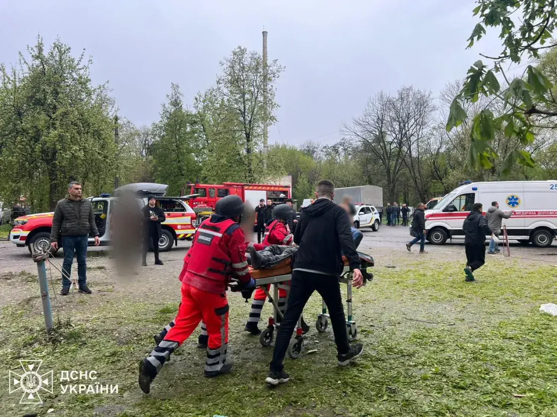 Россияне ударили ракетами по Чернигову, много погибших и раненых