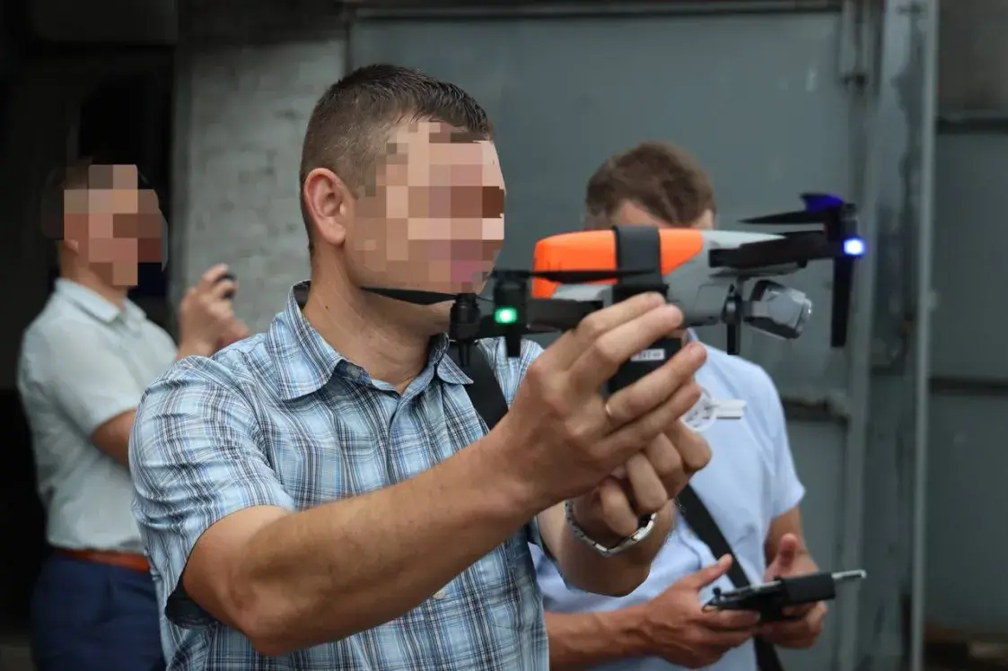 Супрацоўнікаў ГУБАЗіК вучылі скідаць боепрыпасы з дронаў