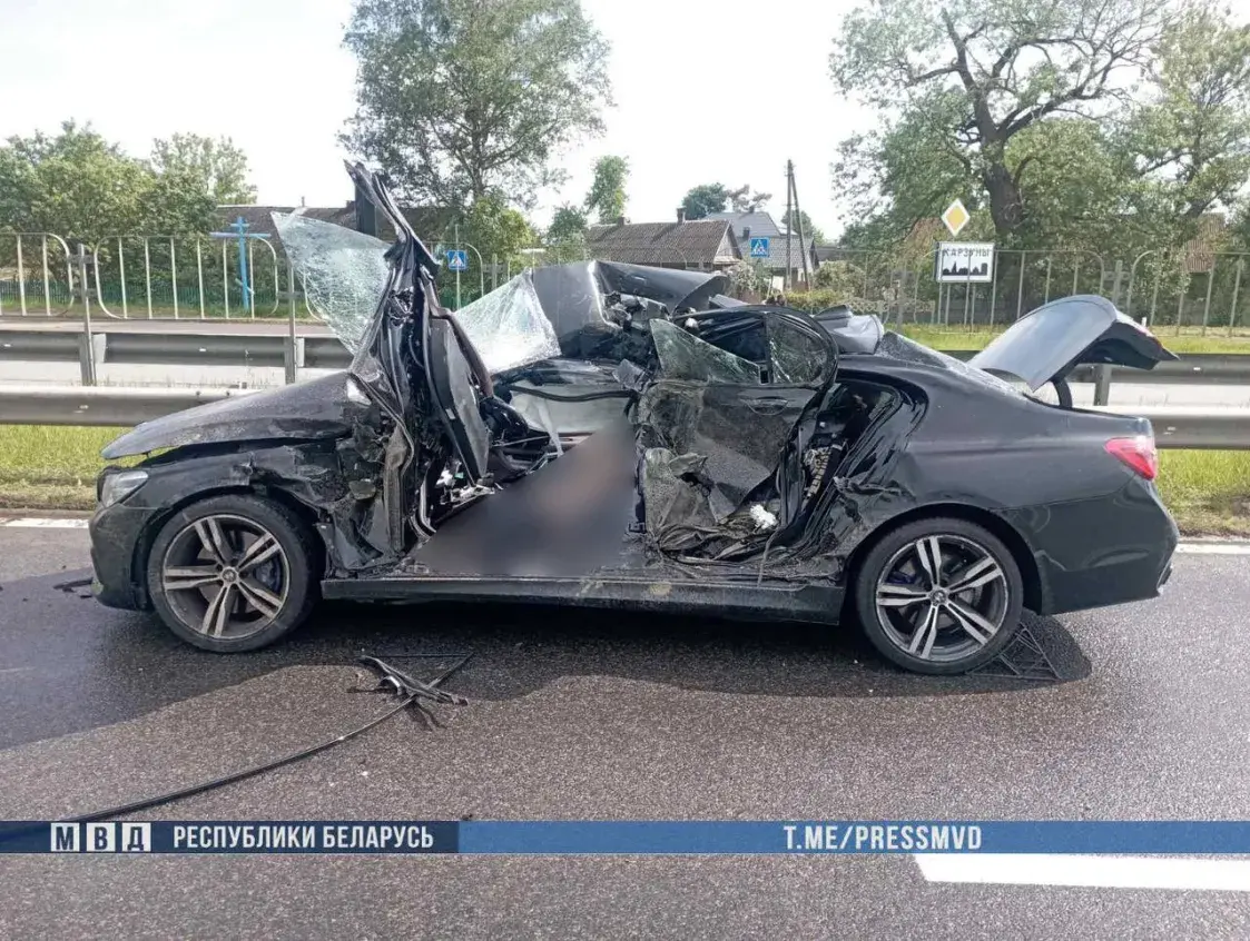 Кіроўца BMW загінуў пры сутыкненні са школьным аўтобусам