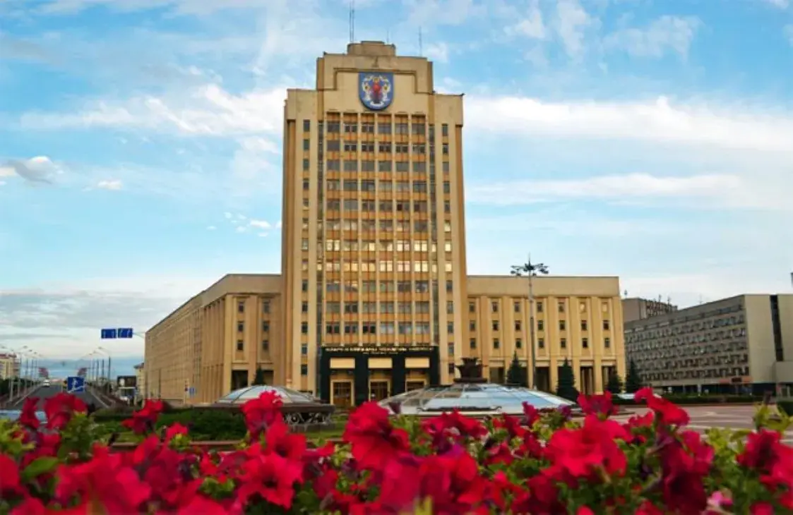 Толпы в милицию и IT, на учителей не идут: куда подают документы абитуриенты
