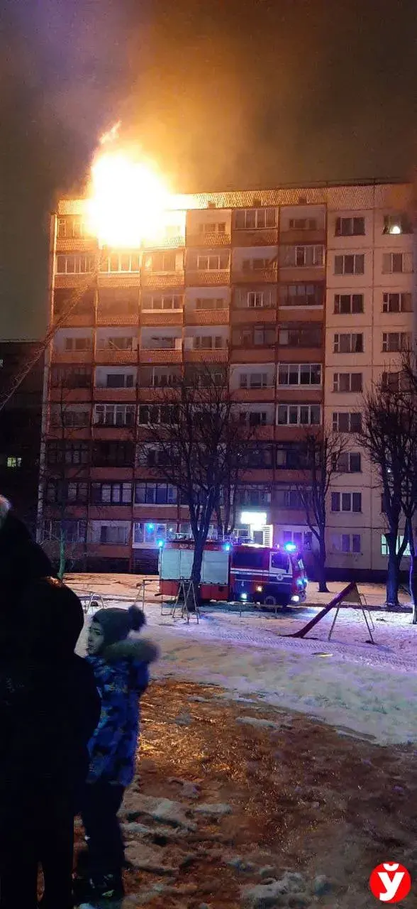 Маленький ребенок пострадал в Минске во время пожара в общежитии 