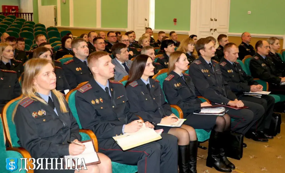 У Шчучыне нарада міліцыянтаў-ідэолагаў пачалася з гімна і малітвы