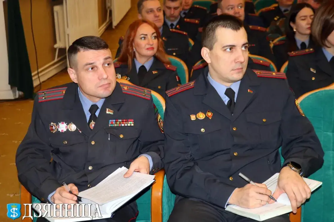 У Шчучыне нарада міліцыянтаў-ідэолагаў пачалася з гімна і малітвы