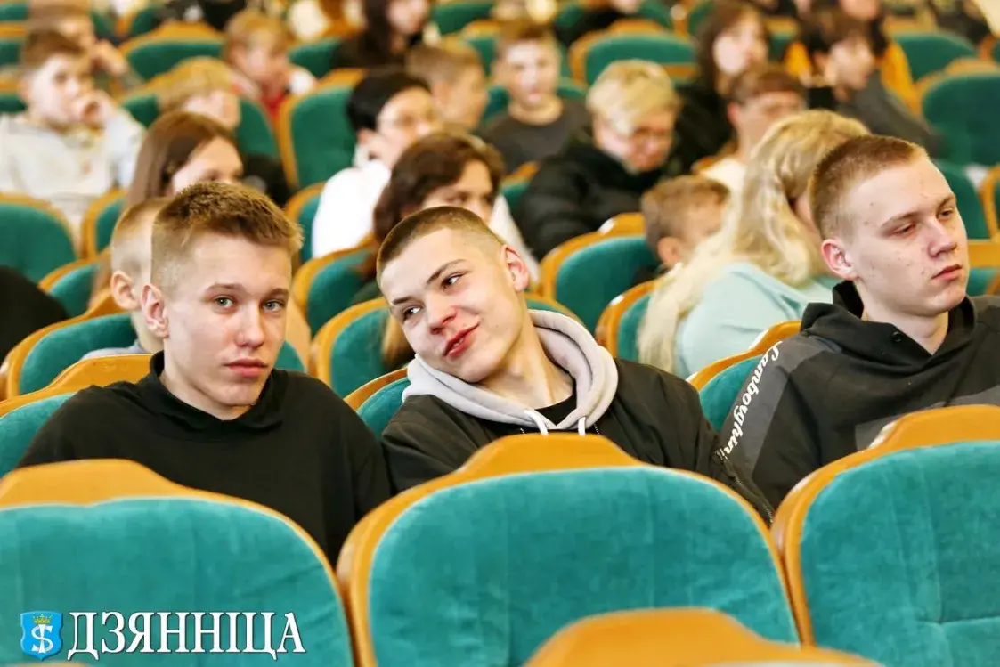 У Шчучыне міліцыянеры прывялі на сустрэчу са школьнікамі асуджаных