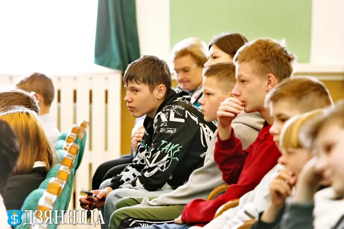 У Шчучыне міліцыянеры прывялі на сустрэчу са школьнікамі асуджаных
