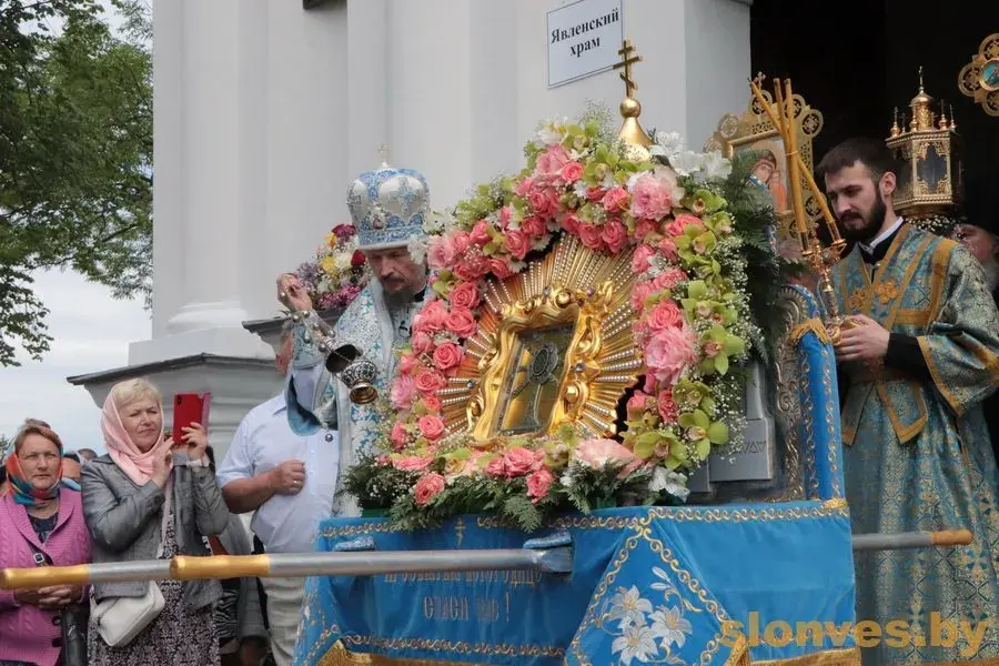У Жыровічах сабраліся сотні паломнікаў