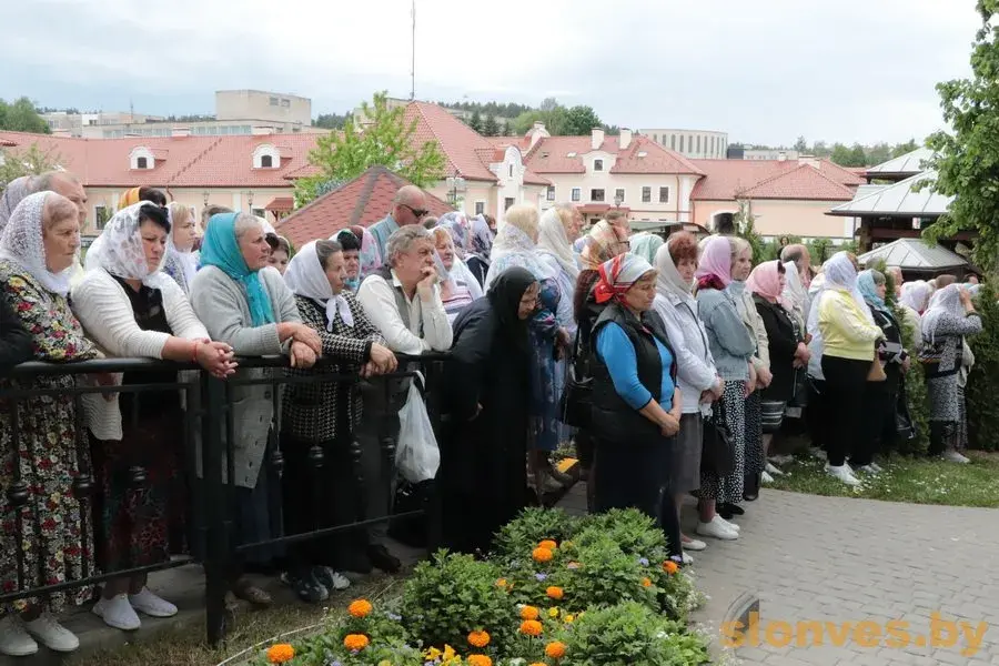 У Жыровічах сабраліся сотні паломнікаў
