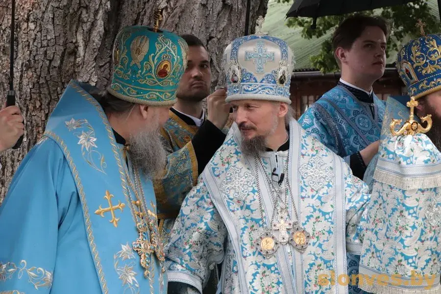 У Жыровічах сабраліся сотні паломнікаў
