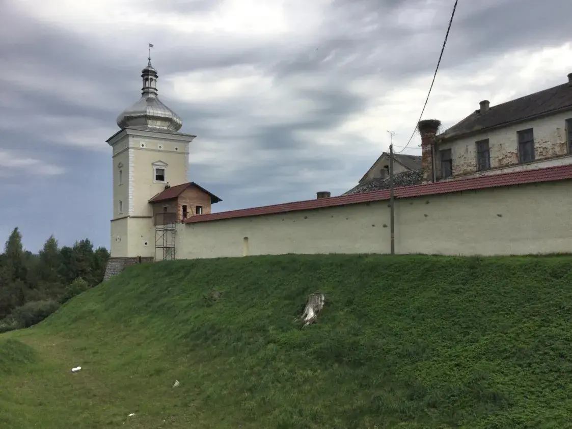Аднаўленне замка ў Любчы ідзе паводле фантазіі ўласніка — "Спадчына"
