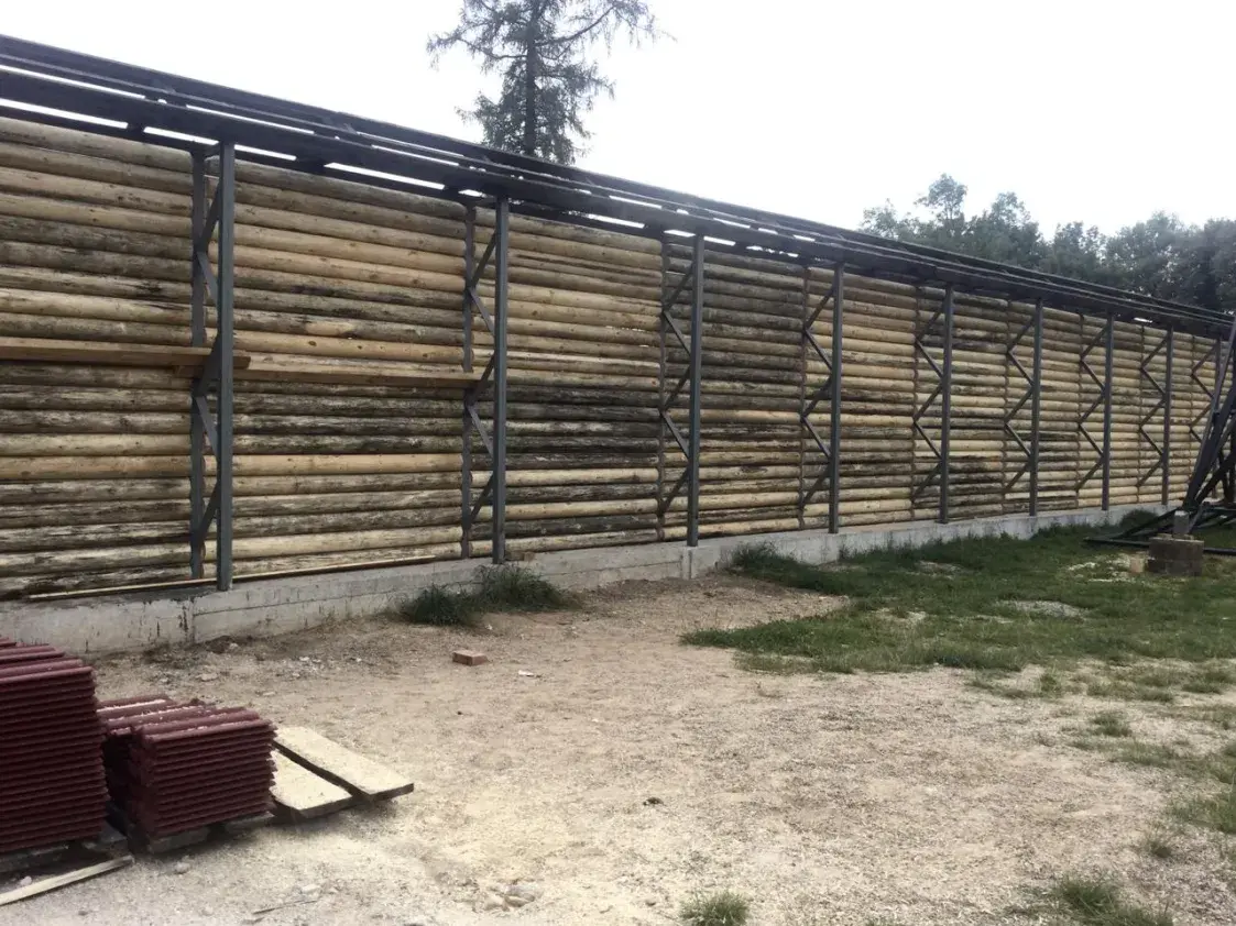 Аднаўленне замка ў Любчы ідзе паводле фантазіі ўласніка — "Спадчына"