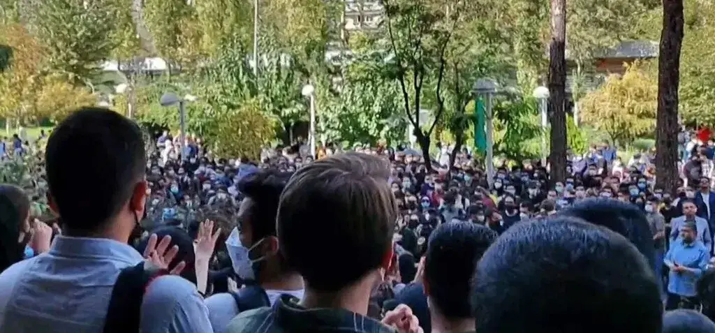 Революция хиджабов: почему Иран оказался охвачен протестами