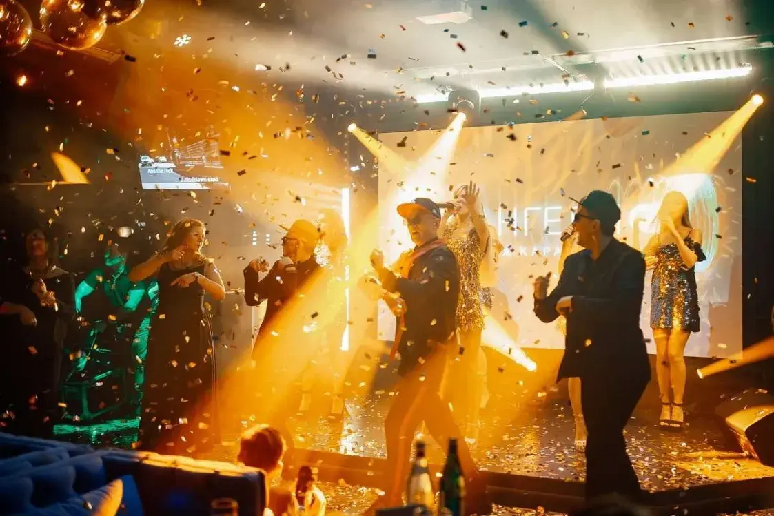 “Спіс пяць разоў абновіцца”. Даведаліся, што можна спяваць у мінскіх караоке