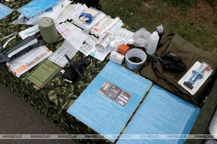 В аптечках белорусских солдат — хлам из СССР, а не то, что показывают Лукашенко