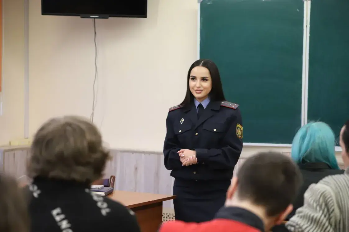 “Ёсць ВНУ, дзе не сустрэнеш агіткі”: студэнты распавялі пра “ідэалагічную працу”