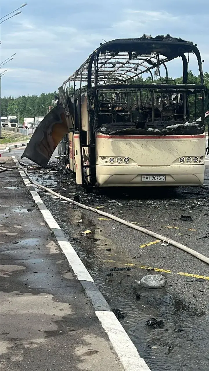 Беларускі турыстычны аўтобус у Расіі згарэў цалкам