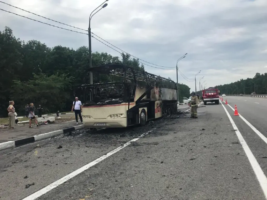 Беларускі турыстычны аўтобус у Расіі згарэў цалкам