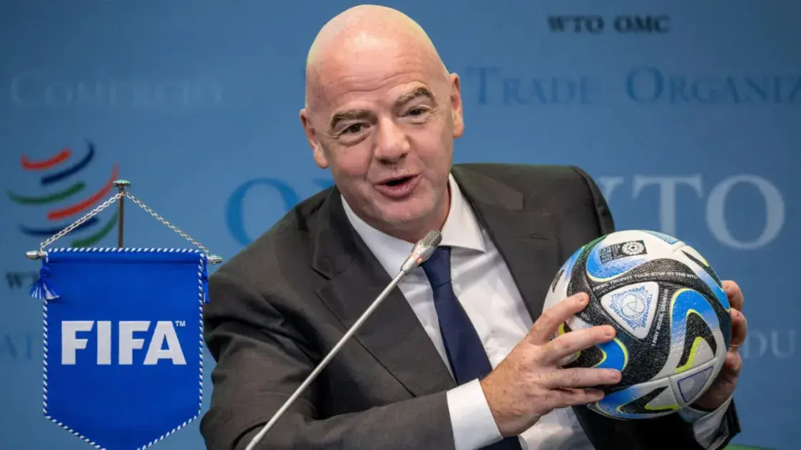 Амаль касмічныя #ІхНоравы: скафандр ад Prada і штраф за смецце на арбіце