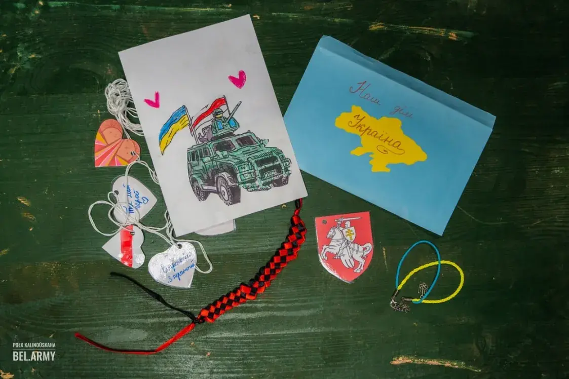 Полк імя Каліноўскага паказаў лісты, якія прыходзяць ад дзяцей