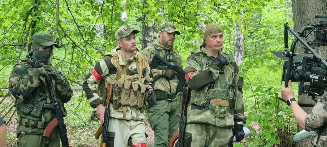 “Сваіх не кідаем”. Беларусы зняліся ў ідэалагічным баевіку пра вайну ва Украіне