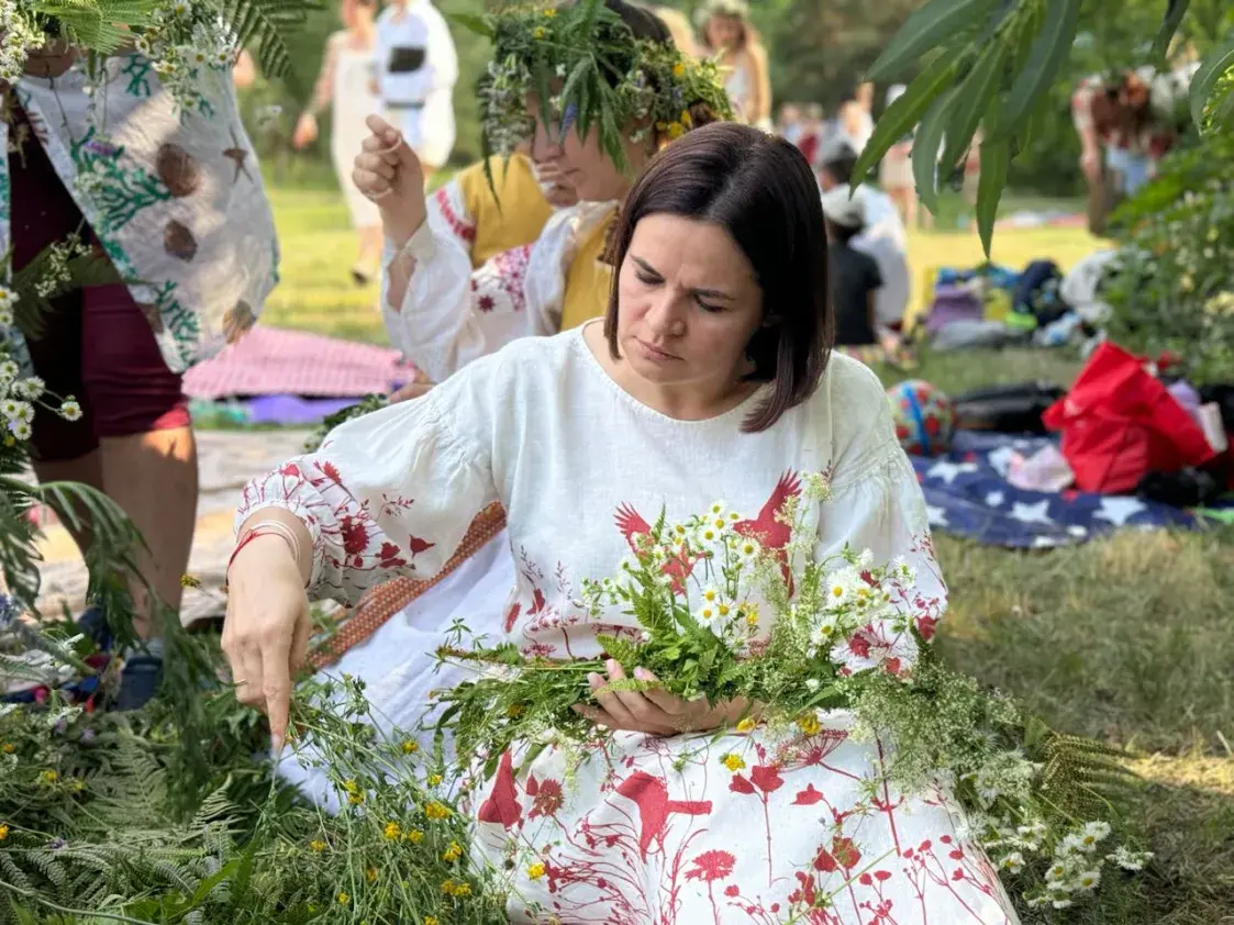 Светлана Тихановская плела с виленскими белоруссками купальские венки