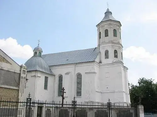 В Слониме старинная церковь стала "зелёной". Власти выясняют, почему