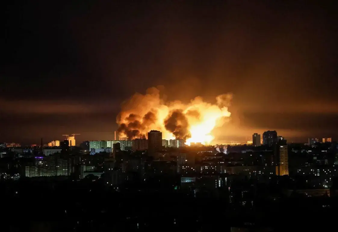 Киев подвергся массированной ночной атаке баллистическими ракетами в День города