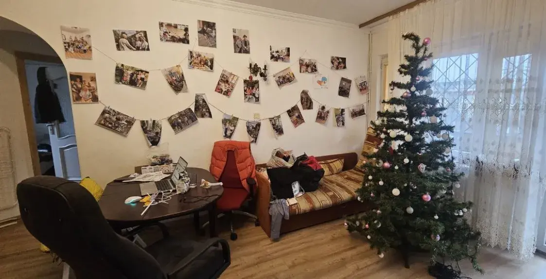 “Людзям патрэбна цяпло”. Як варшаўскі шэлтар прымае беларускіх экс-палітвязняў