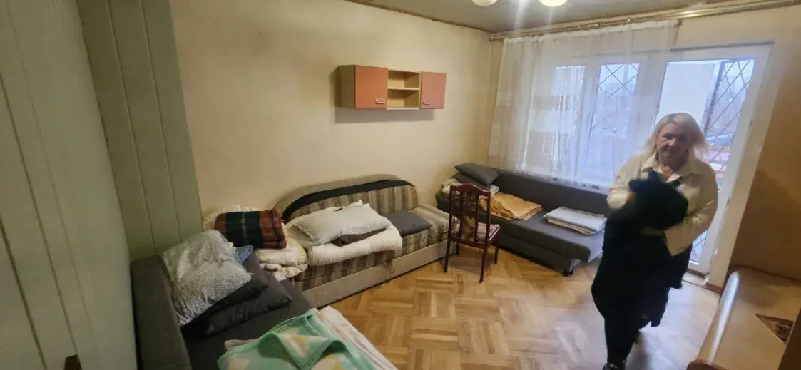 “Людзям патрэбна цяпло”. Як варшаўскі шэлтар прымае беларускіх экс-палітвязняў