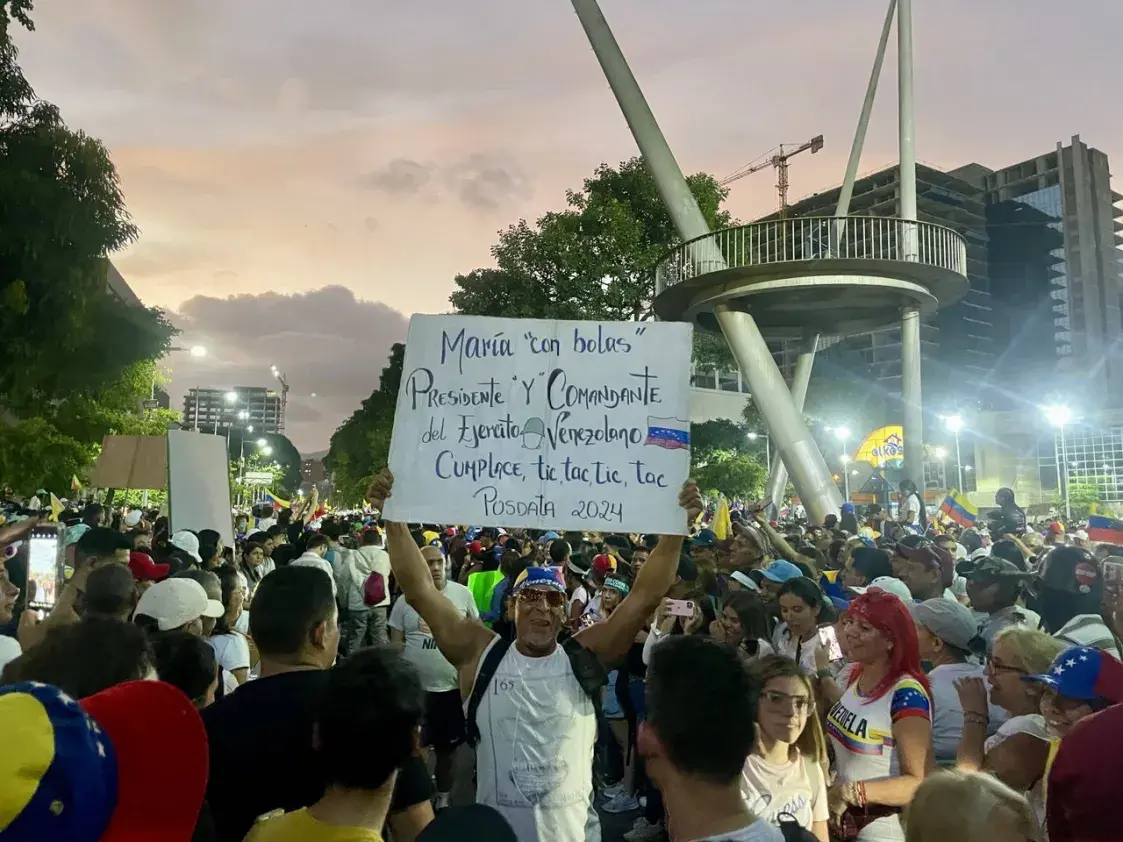 “Первое, что сказал отец — приезжай домой”: интервью с журналисткой из Венесуэлы