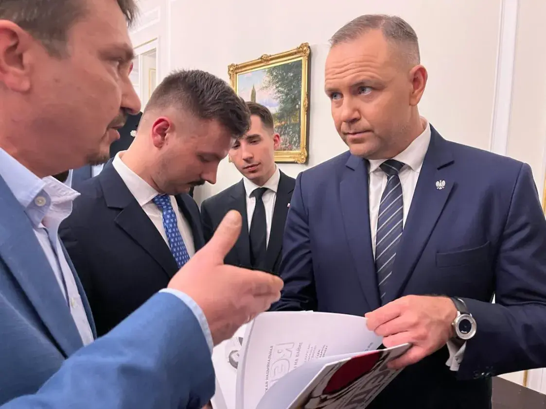 “Канапак не было”. Зміцер Лукашук пра тое, як прайшоў калядны прыём у Наўроцкага