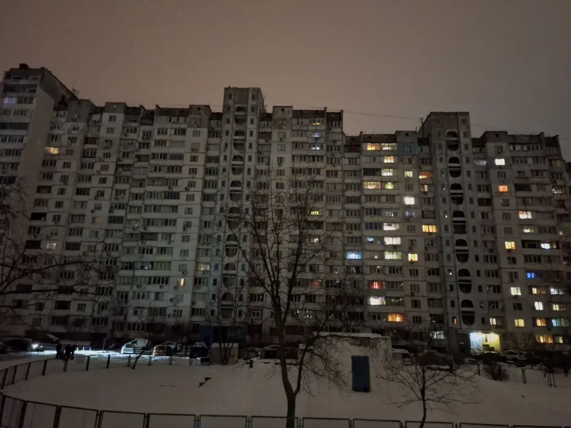 “Мы замерзаем, как в 40-х, просто медленнее”: как Киев выживает в блэкаут