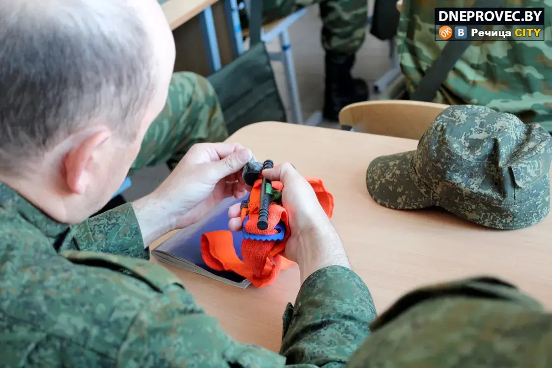 У Рэчыцы ўдзельнікаў тэрабароны знаёмілі з тактычнай медыцынай