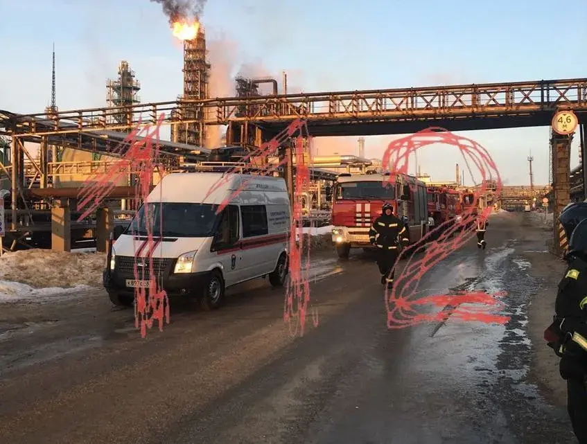 В России после атаки беспилотников загорелся очередной нефтезавод