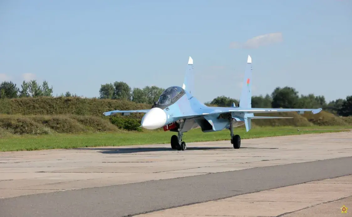 У Беларусь прыляцелі чарговыя расійскія знішчальнікі Су-30СМ2