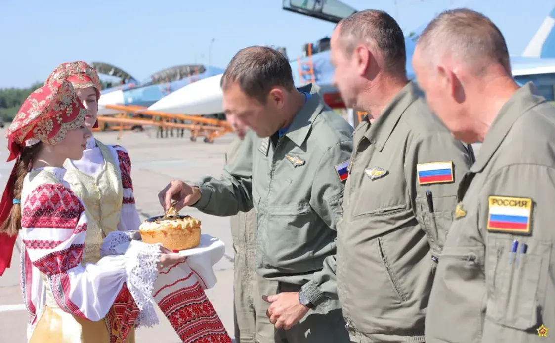 У Беларусь прыляцелі чарговыя расійскія знішчальнікі Су-30СМ2