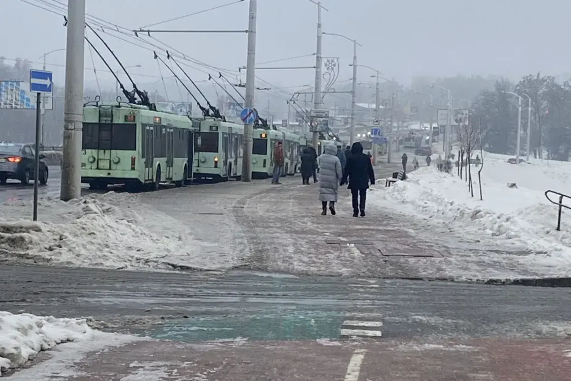 Зранку ў пятніцу ў Мінску масава спыніліся тралейбусы