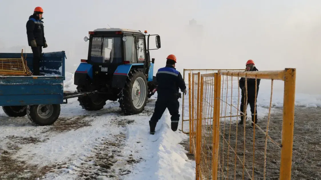 Пашкоджаны ўчастак цеплатрасы ў Мінску дэмантуюць